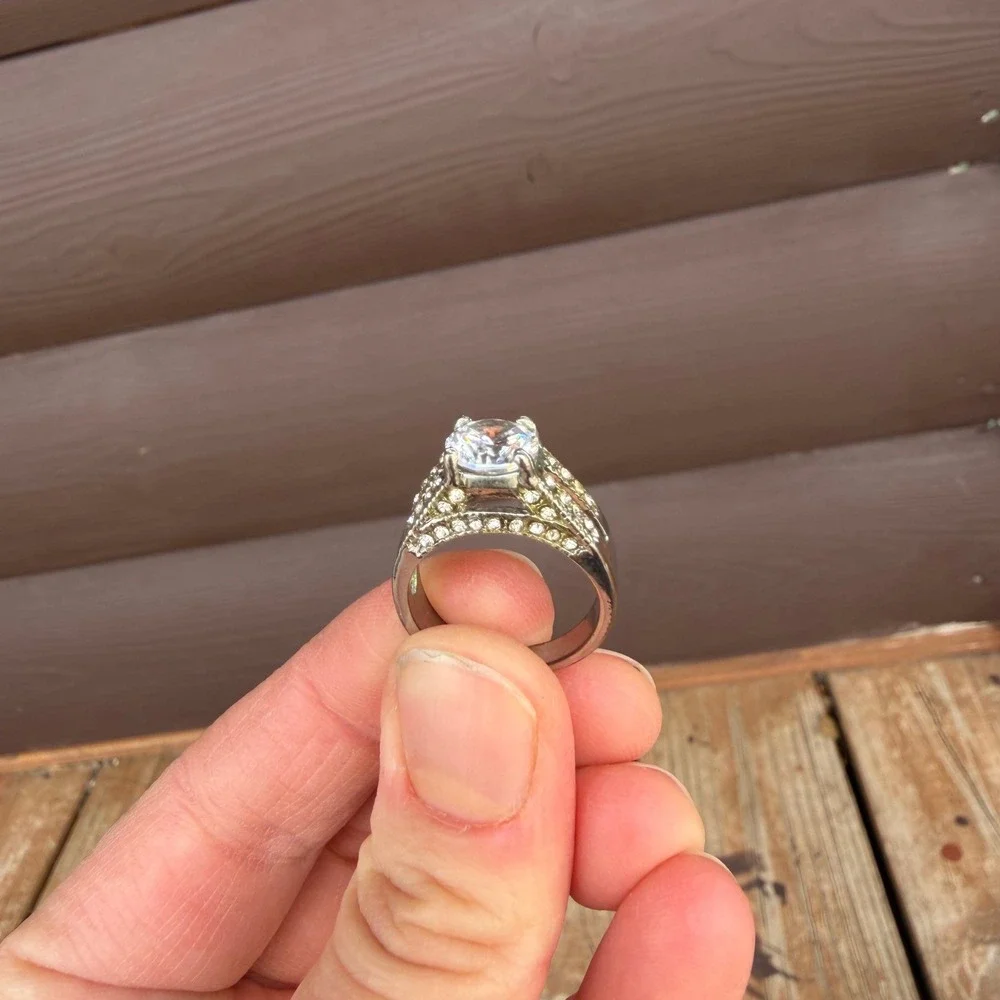 Round Cut Faux Diamond Engagement Ring Womens Sz 7 Silver Tone Pave Band Costume